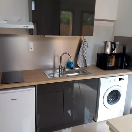 Apartment T2 Rdc Calme, Ensoleille Et Fleurie